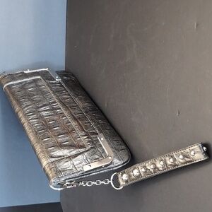 Sac O Grande Green Faux leather Womans Wristlet Clutch.